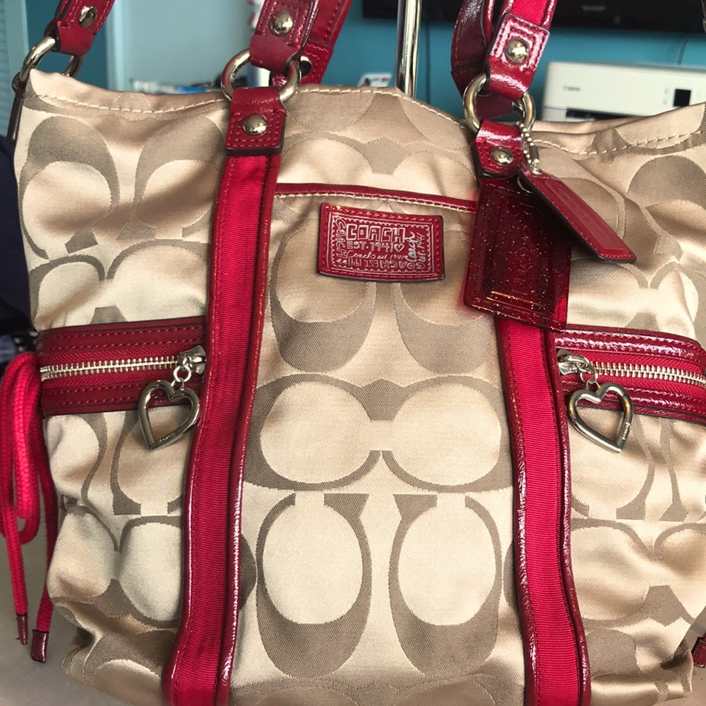 Coach Signature Tan Shoulder Bag with red trim! In EUC, NO spots anywhere ❤️